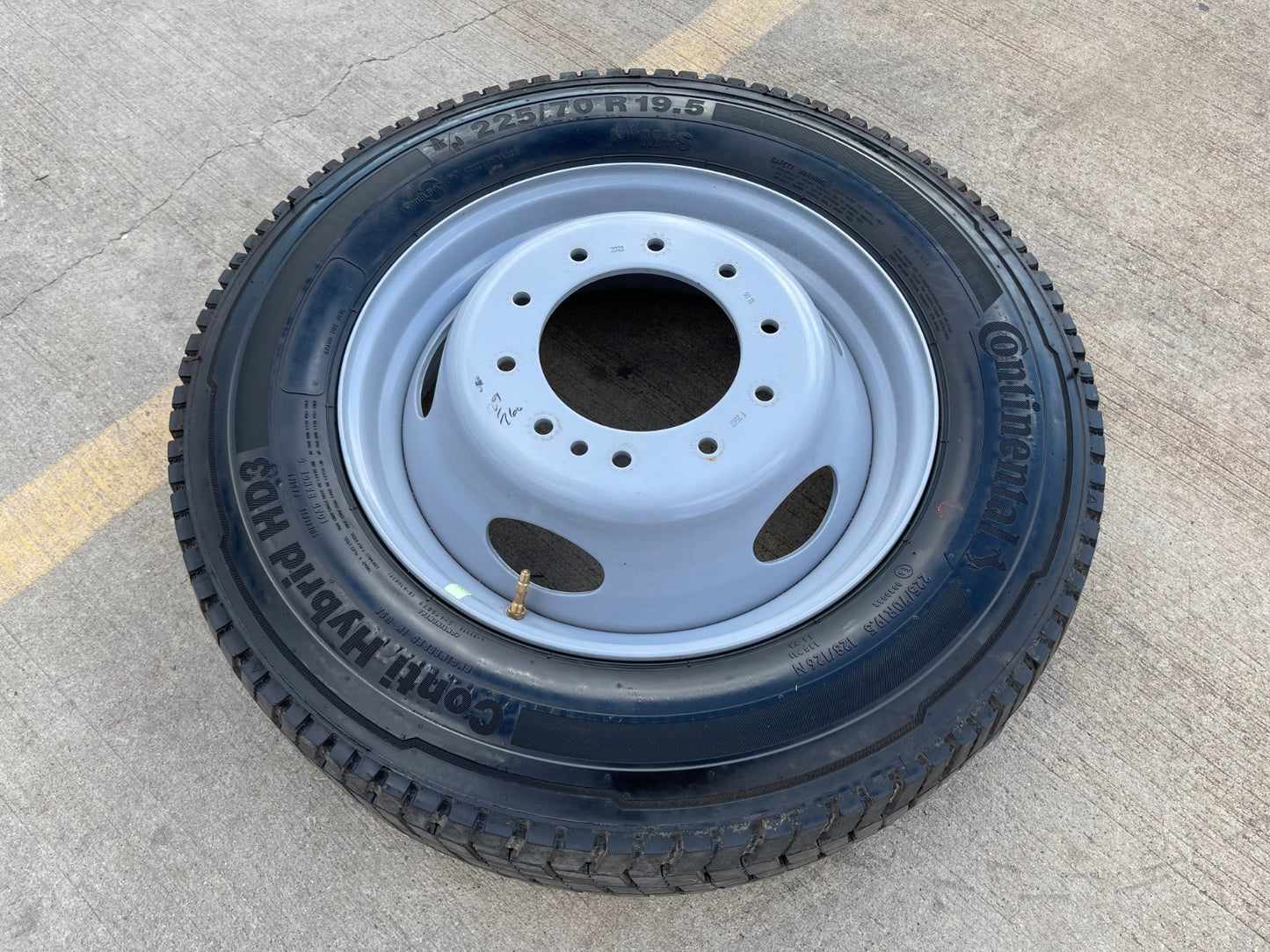 19.5" Ford F-450 Dually F-550 rim wheel RAM 4500 10x225 OEM tire NEW