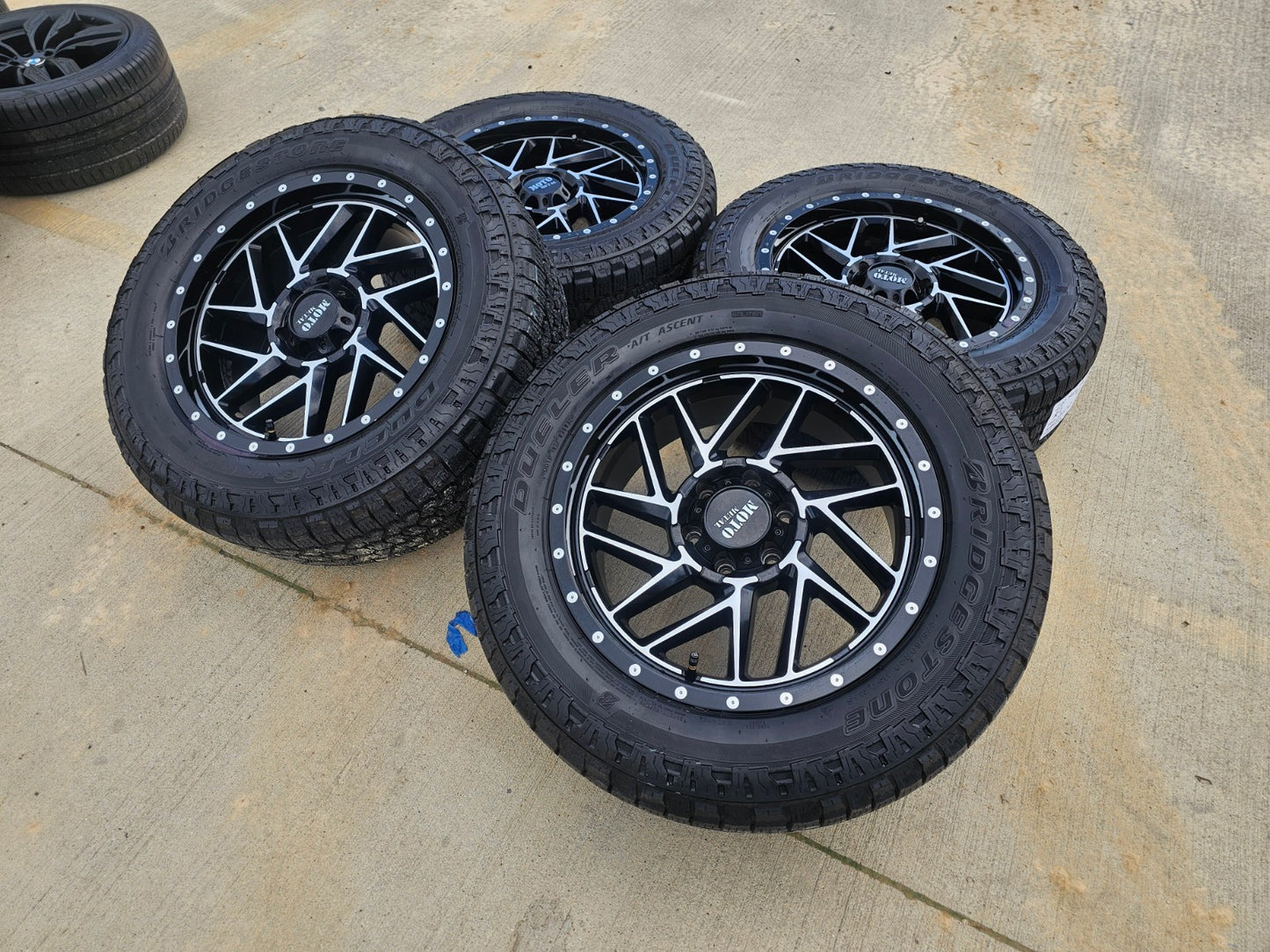 20x9 20" MOTO METAL MO985 Breakout Silverado RAM Tacoma wheels rims 6x139 6x5.5