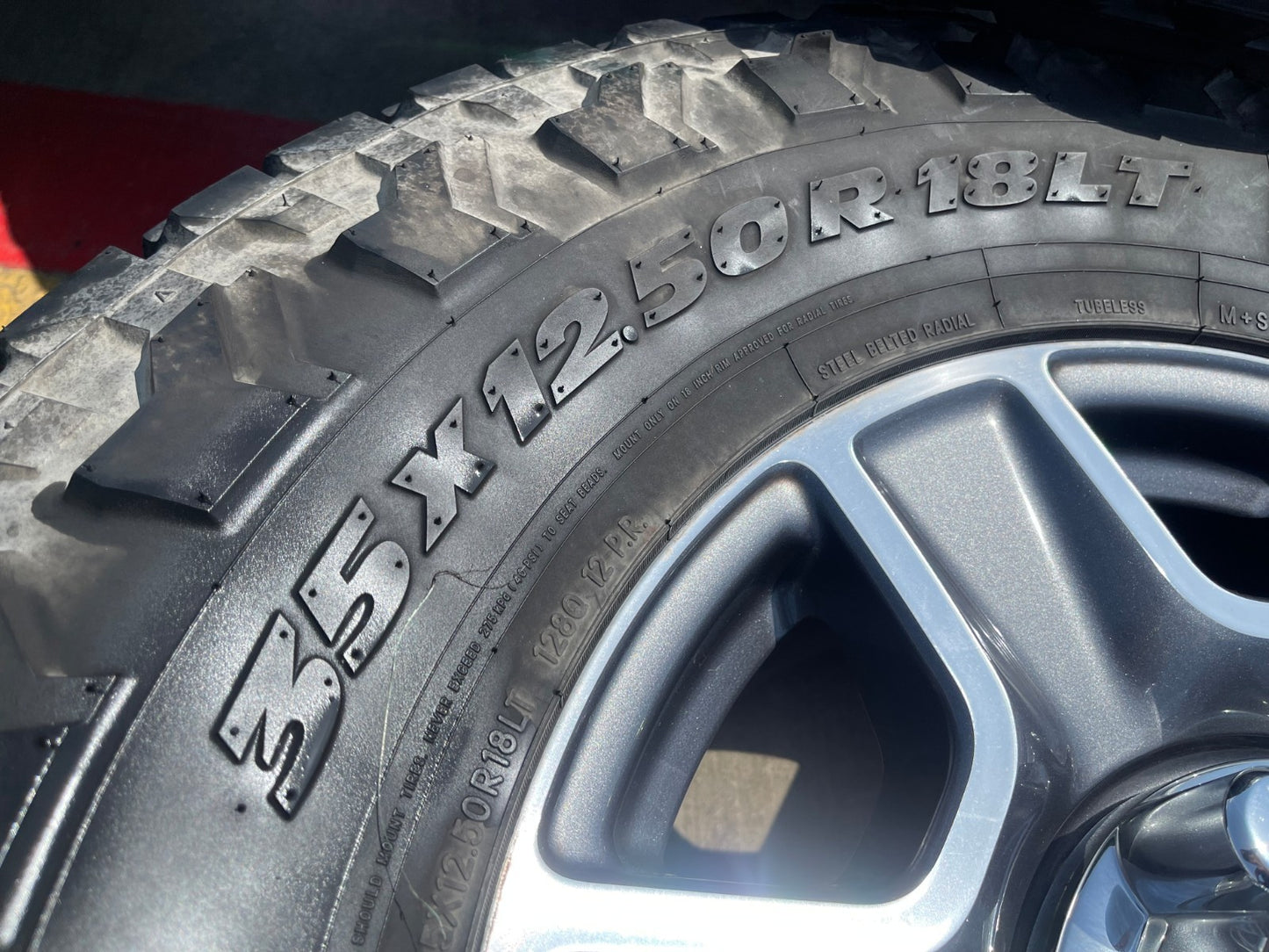 18" Ford F-250 F-350 Lariat FX-4 OEM wheels 10480 10298 SET tires TOYO 35"