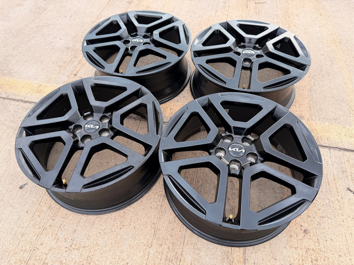 20" Kia Telluride Prestige X-PRO OEM wheels rims 74721 Sedona 2024 2025 2026 NEW