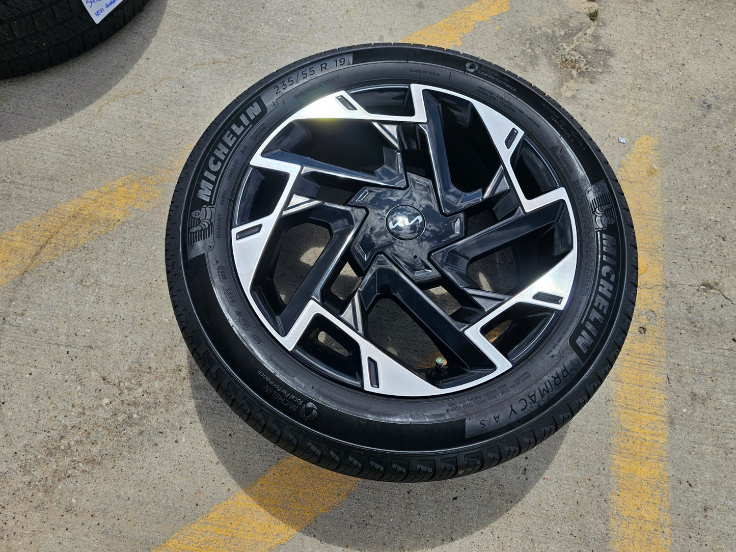 (1) 19" Kia Sportage Sorento Carnival OEM 74643 wheel rim spare 2024 2025 2026