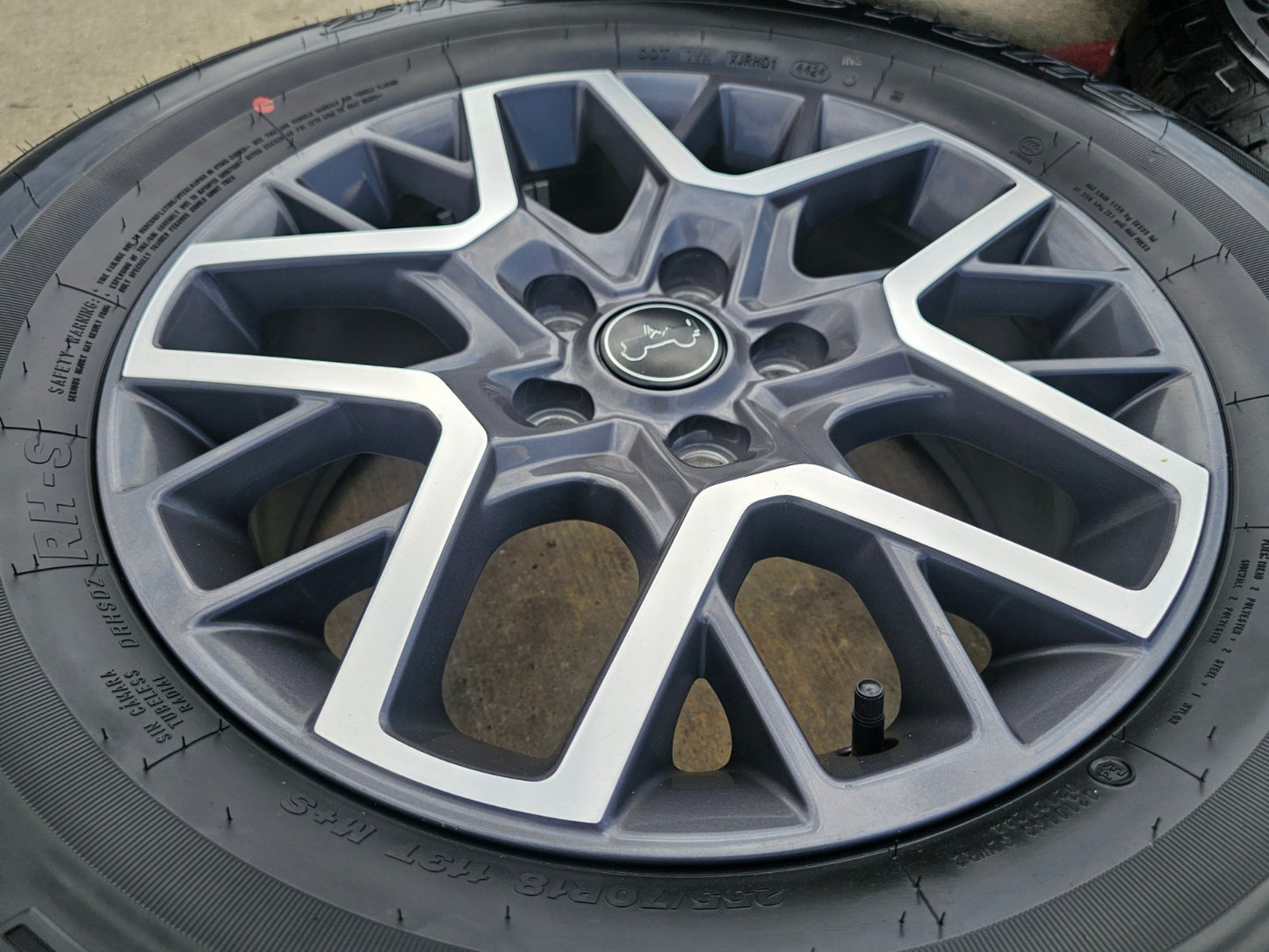 18" Jeep Wrangler Grand Cherokee Gladiator OEM 9331 wheels rims DUELER A/T NEW