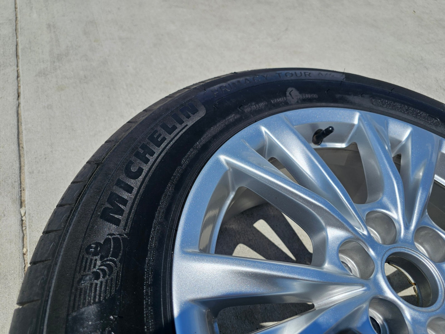 18" Cadillac XT6 XT5 SRX OEM 4844 4845 wheel rim Chevy Blazer Acadia MICHELIN
