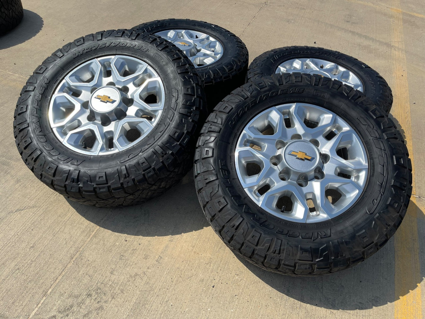 18" Chevy Silverado 2500 3500 OEM 5959 wheels rims tires SET NITRO R/T