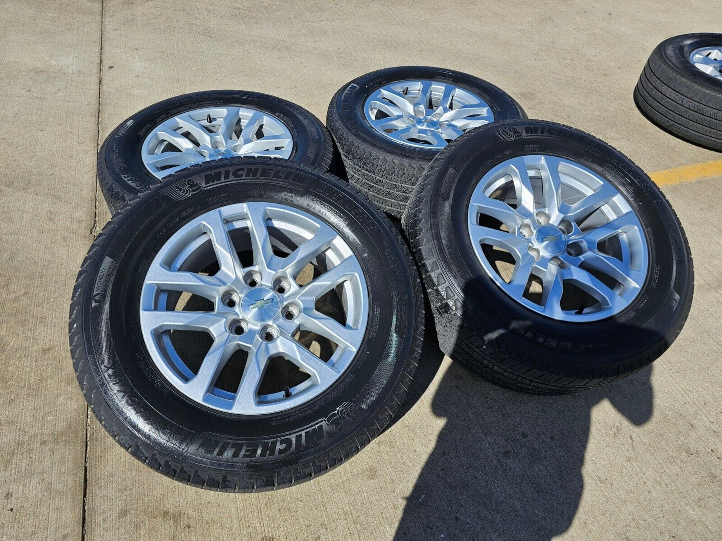 18" Chevy Silverado 1500 Suburban Tahoe OEM 5912 wheels rims GMC MICHELIN