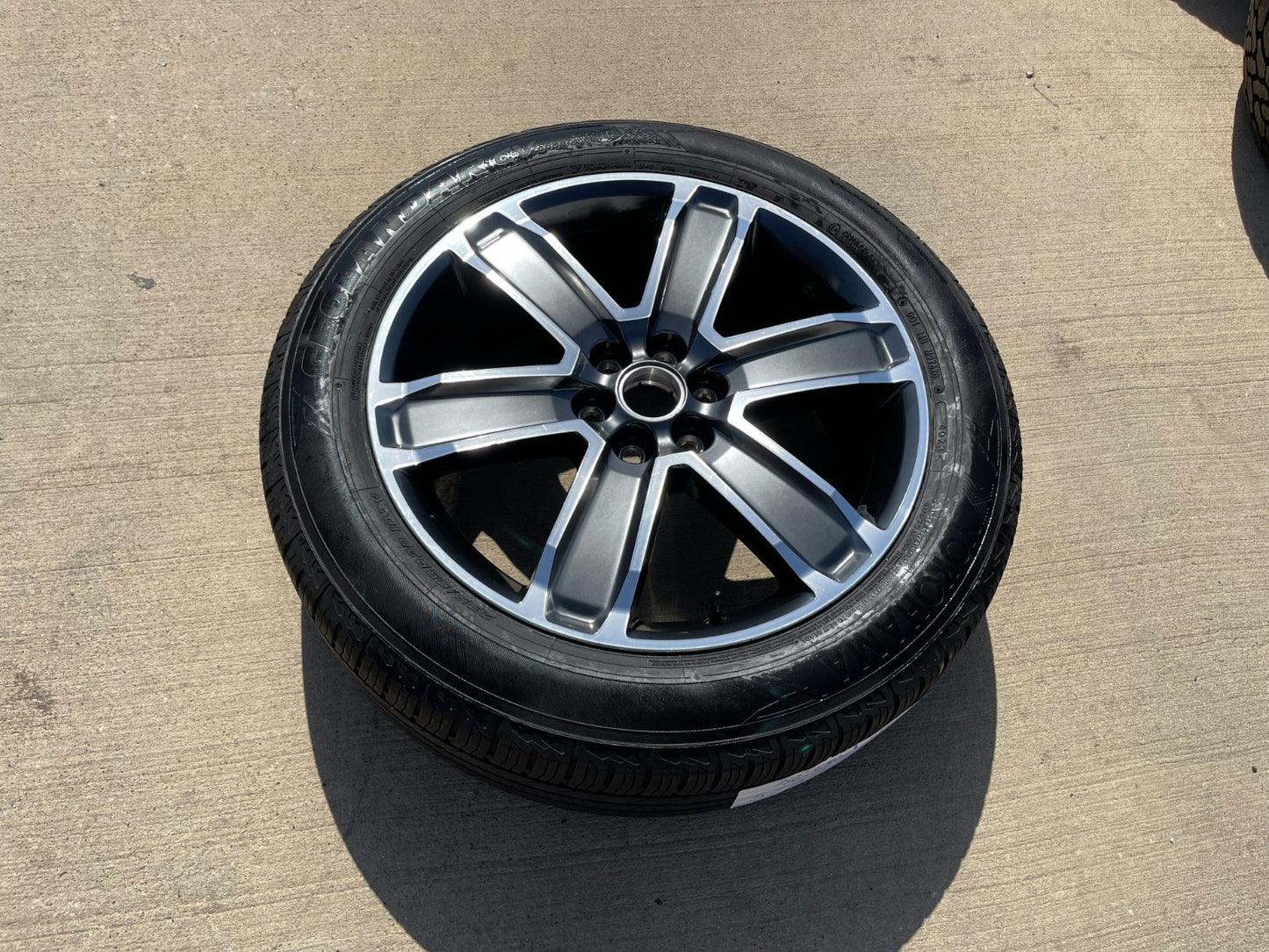 (1) 20" GMC Acadia OEM 5794 wheel rim Blazer Cadillac XT6 XT5 SRX spare
