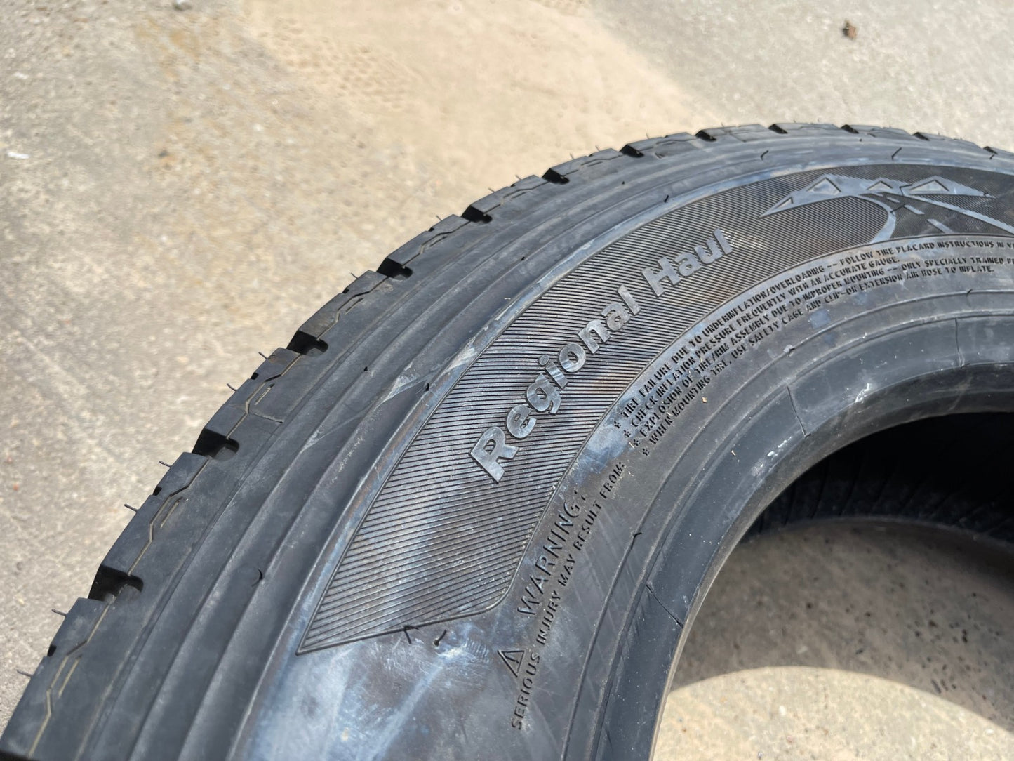 (1) 225/70/19.5 Hankook Smart Flex DH35 225/70R19.5 126N 14 Ply LR G tire
