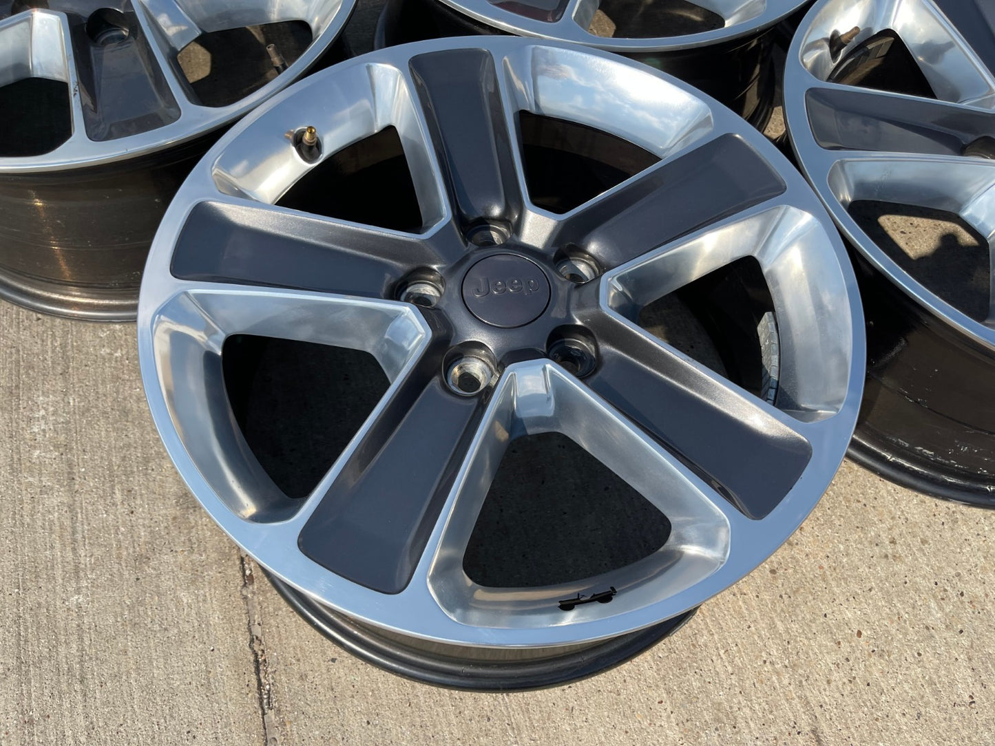 18" Jeep Wrangler Altitude OEM 9255 9221 wheels rims