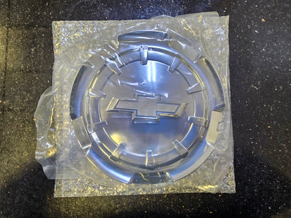 (1) 8" Chevy Silverado 1500 Tahoe Suburban OEM Replica center cap C5651