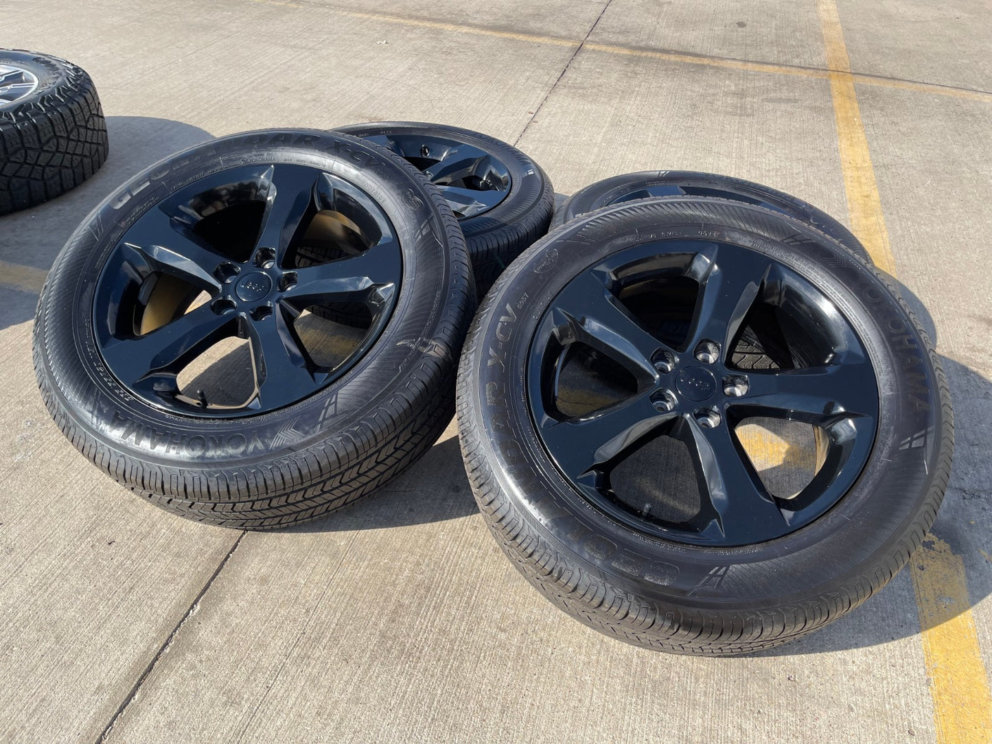 20" Jeep Grand Cherokee L OEM black wheels rims 9287 95199 tires