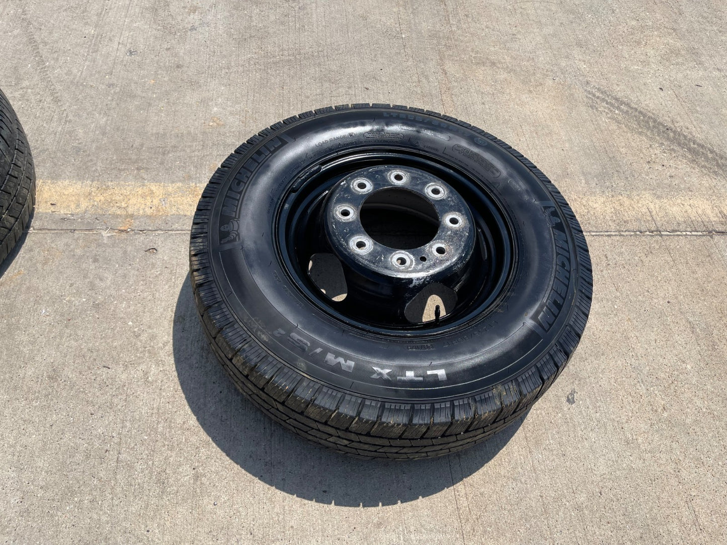 (1) 17" Chevy Silverado GMC Sierra 3500 Dually rim wheel OEM 8094 SINGLE