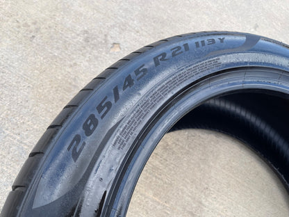 (1) 285/45/21 Pirelli P Zero tire 113Y M+S 285/45R21 Run Flat RFT