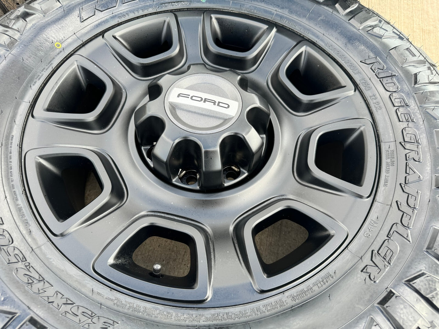 20" Ford F-250 F-350 OEM TREMOR wheels rims 10486 tires 2025 2026 NEW 35"