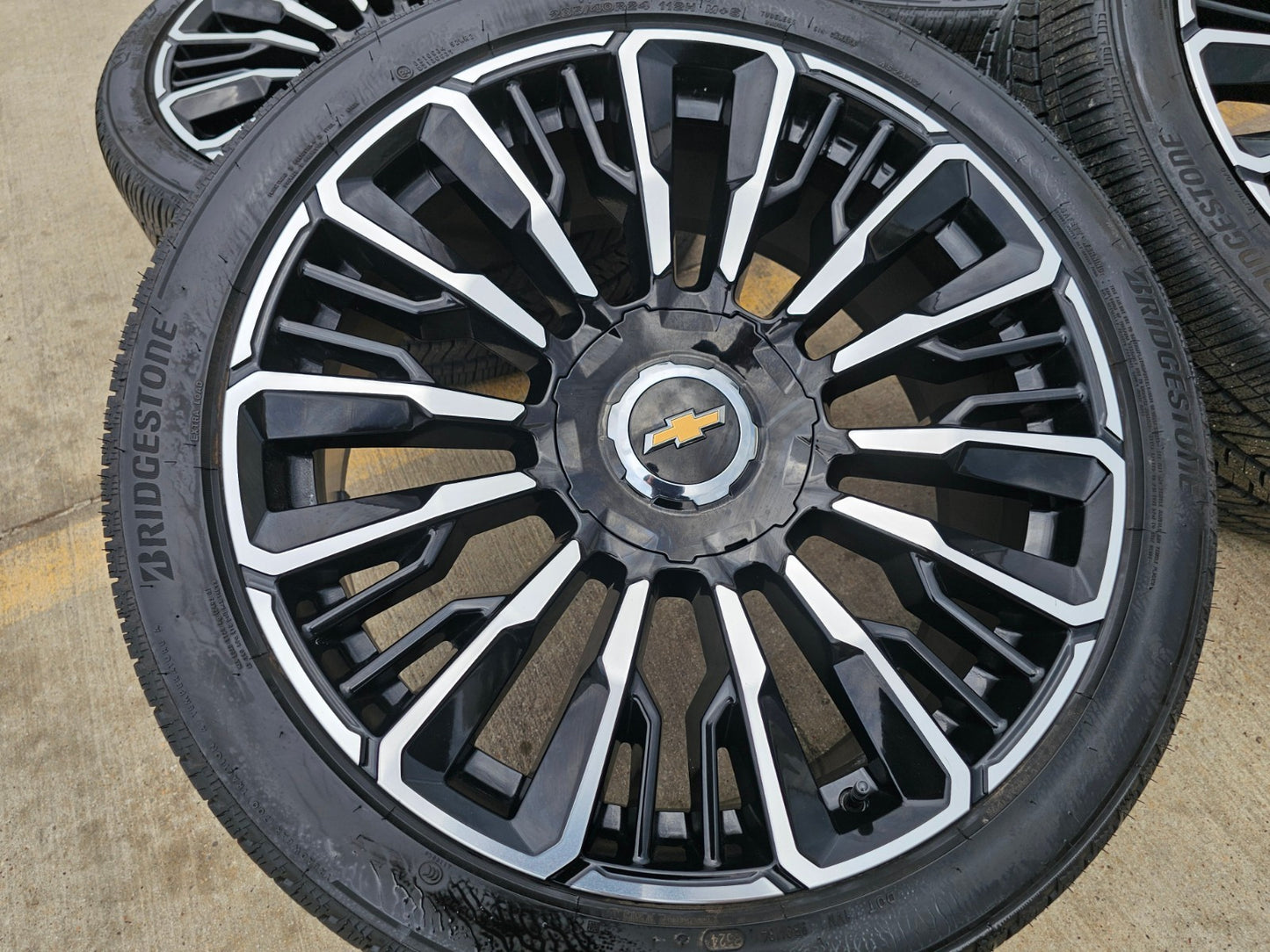 24" Chevy Tahoe Suburban Silverado OEM High Country wheels rims 2025 2026 NEW