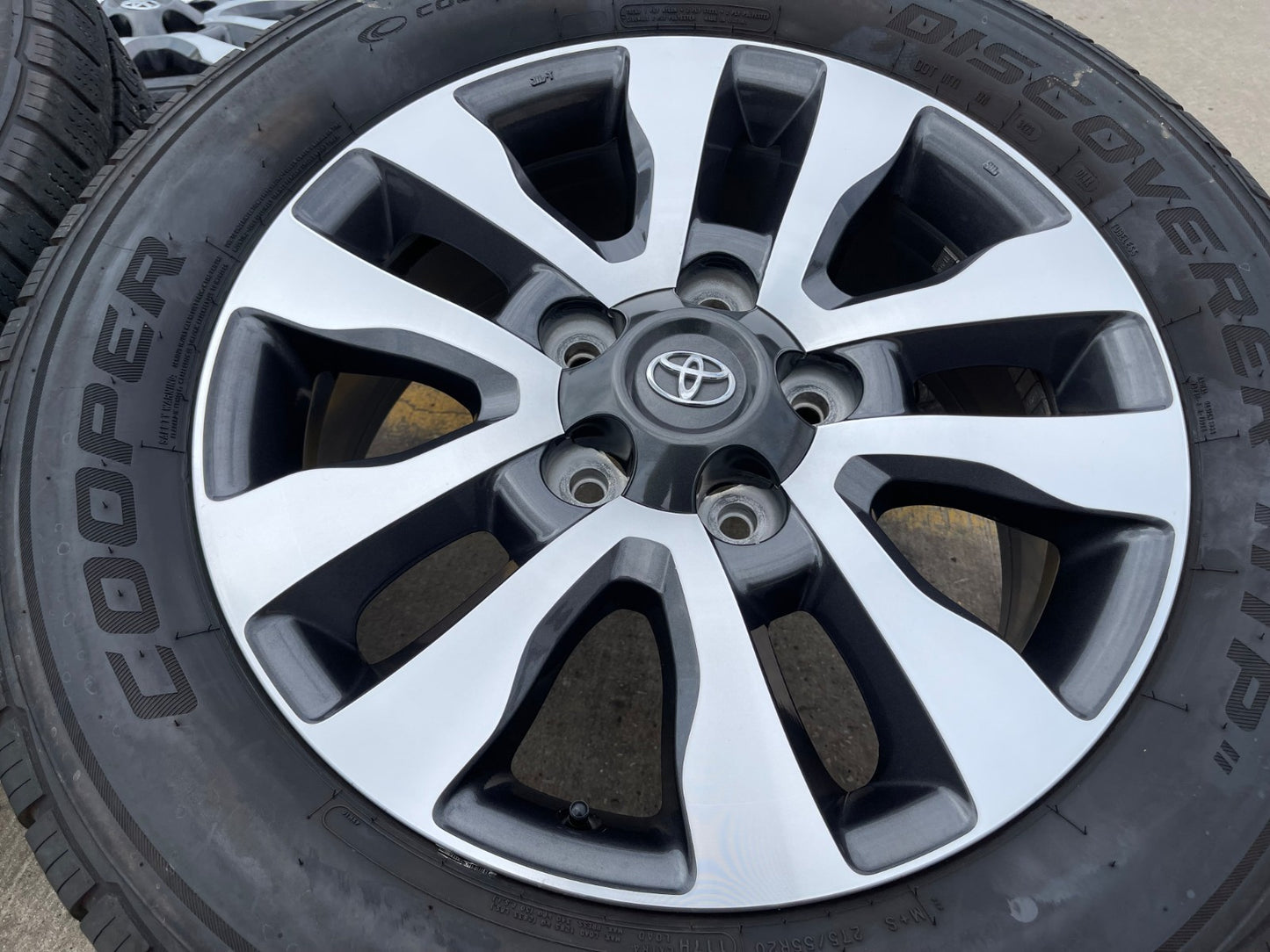 20" Toyota Tundra PLATINUM OEM 69533 wheels rims 5x150 tires