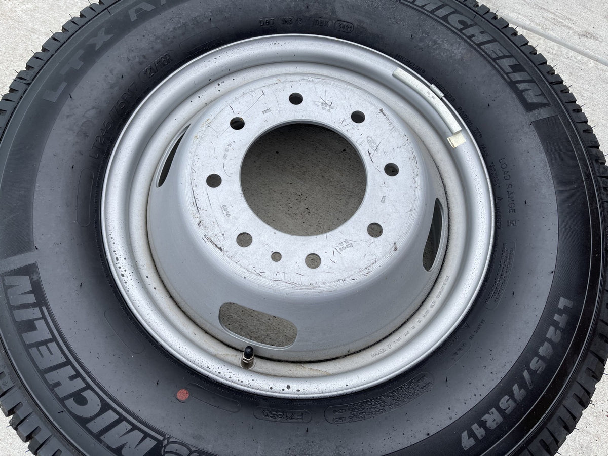 (1) 17" Ford F-350 Dually OEM 3615 99016 rim wheel tire MICHELIN