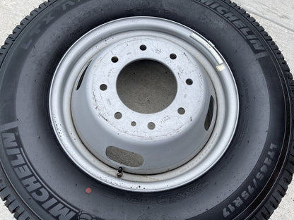 (1) 17" Ford F-350 Dually OEM 3615 99016 rim wheel tire MICHELIN
