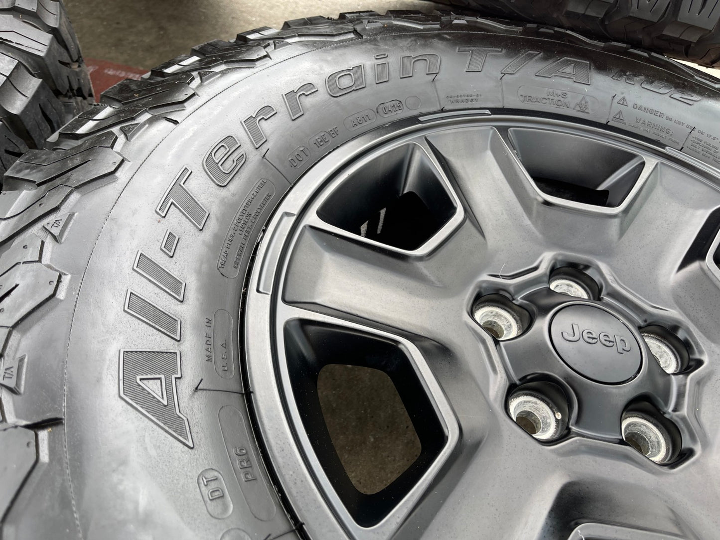 17" Jeep Wrangler Rubicon OEM 9260 wheels rims Gladiator tires BFG KO2 A/T 33"