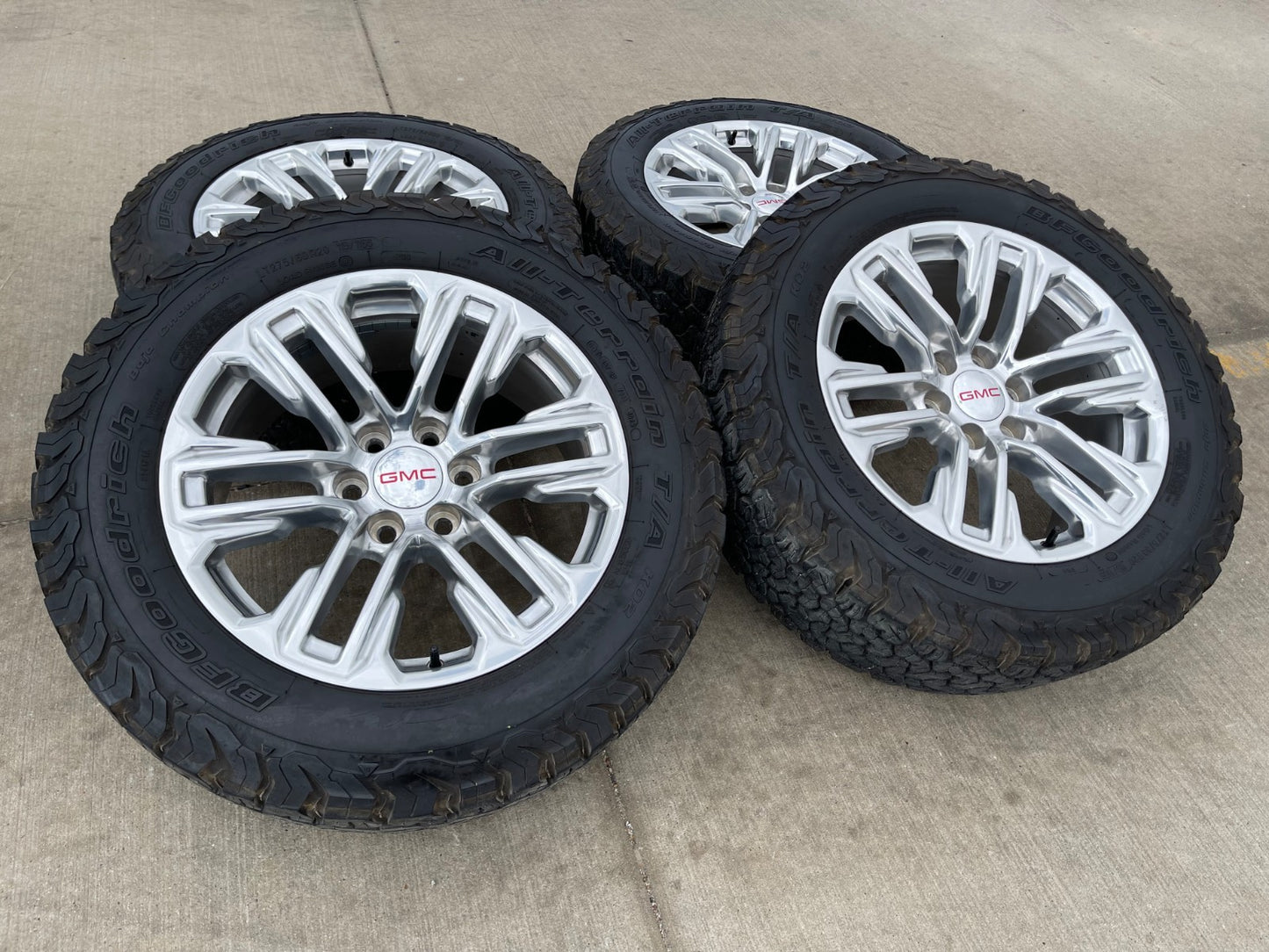 20" GMC Yukon Sierra Tahoe Silverado OEM 2120 14024 wheels rims BFG KO2 A/T 33"