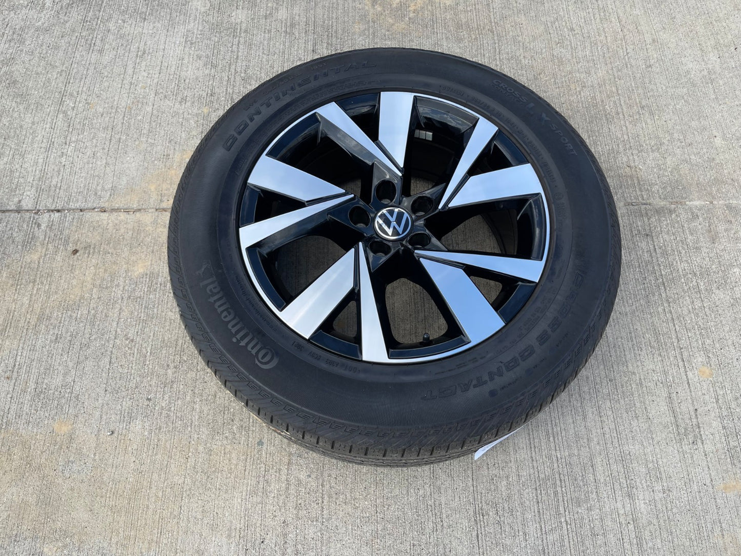 18" VW Atlas OEM wheel rim tire 70080 Audi Q7 Q8 Spare CONTINENTAL
