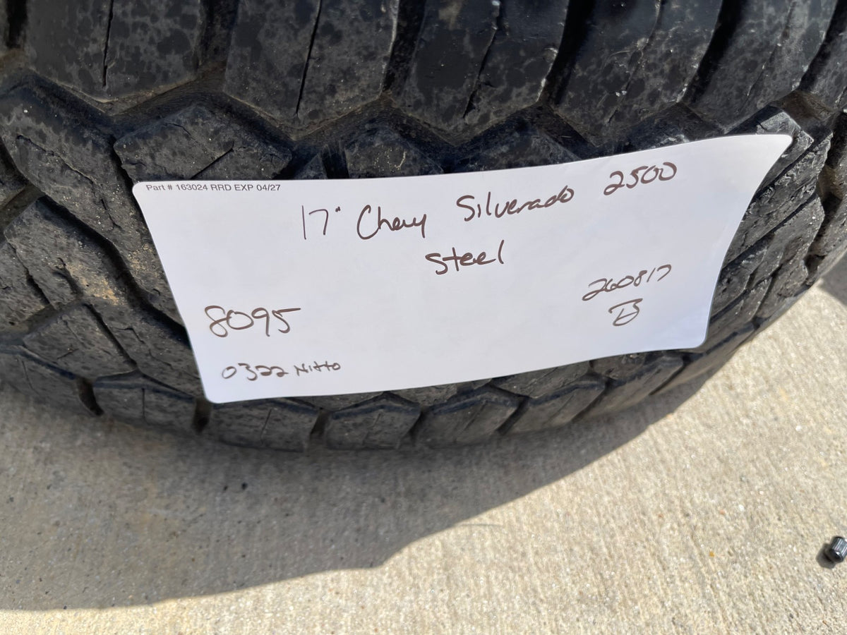 17" Chevy Silverado GMC Sierra 2500 OEM 8095 wheels rims SET tires NITRO 33"