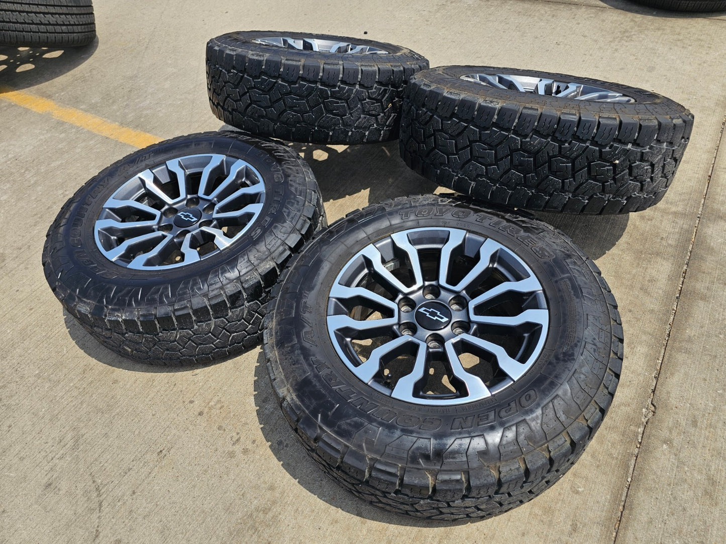 18" GMC Sierra AT4 Chevy Silverado Trail Boss OEM 5909 wheels rims TOYO A/T3