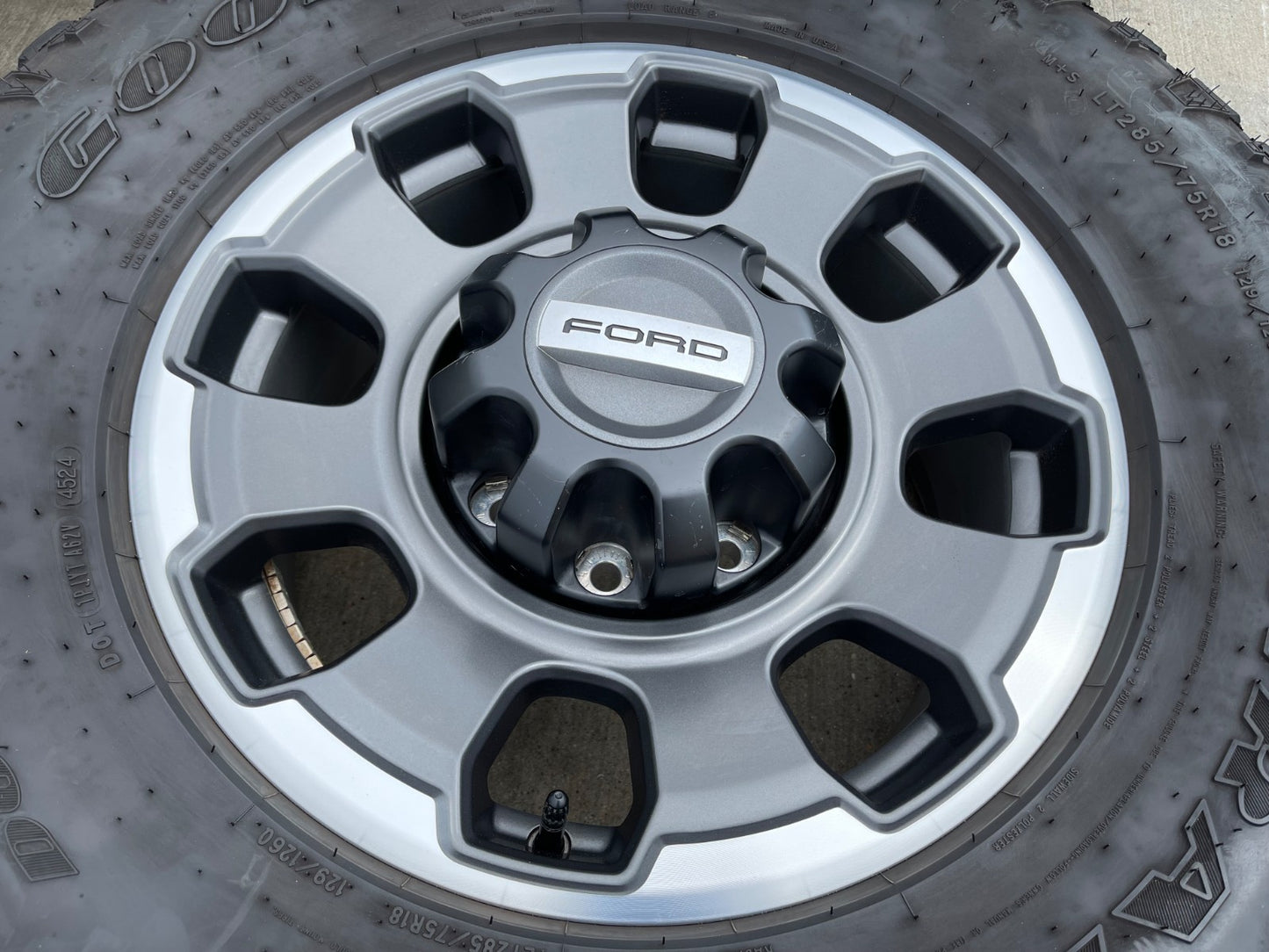 18" Ford F-250 F-350 OEM TREMOR rims wheels 10482 tires DURATRAC R/T 35"