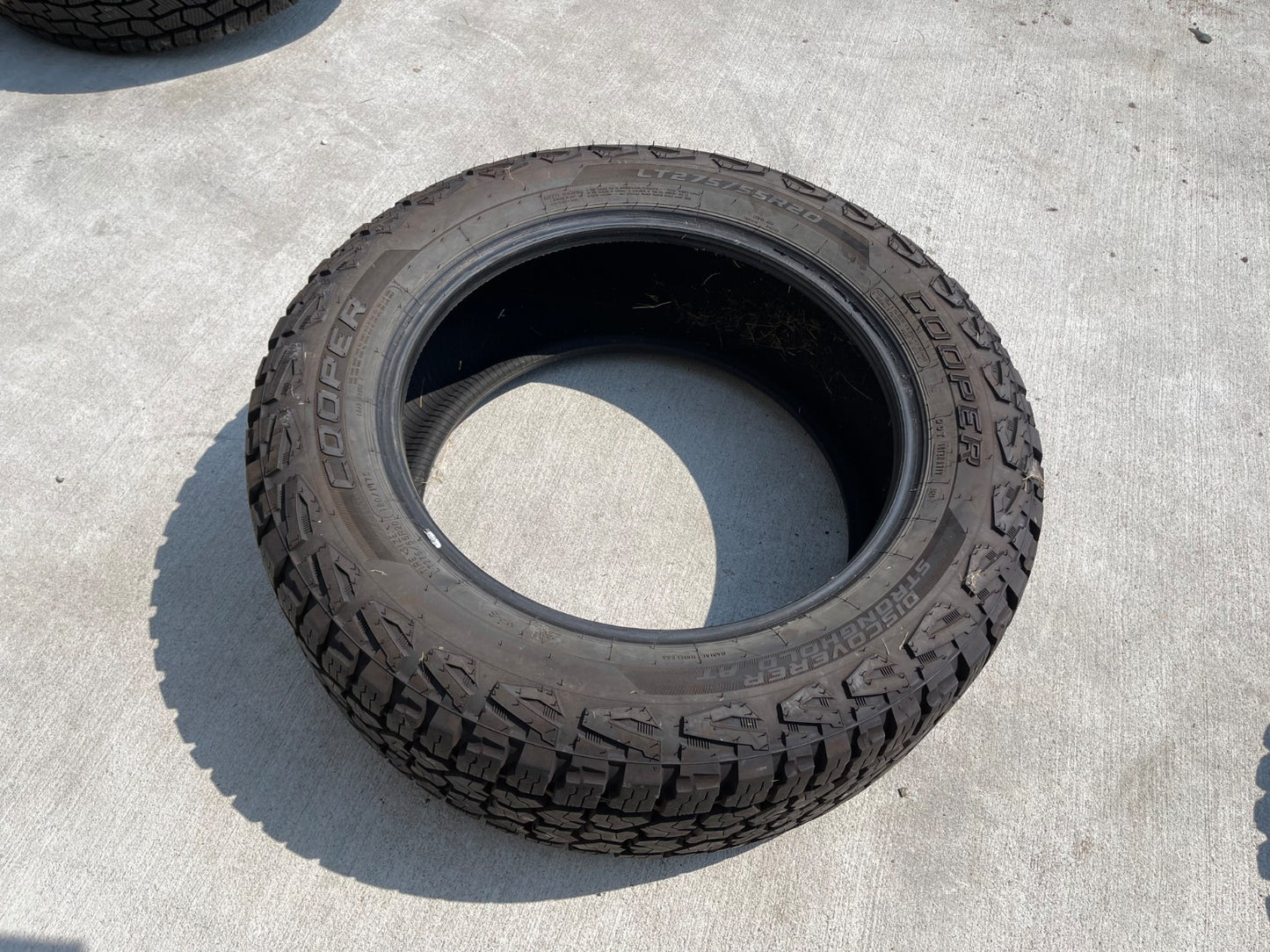(1) 275/55/20 Cooper Discoverer Stronghold A/T tire 120S 275/55R20 LRE LT 10 ply