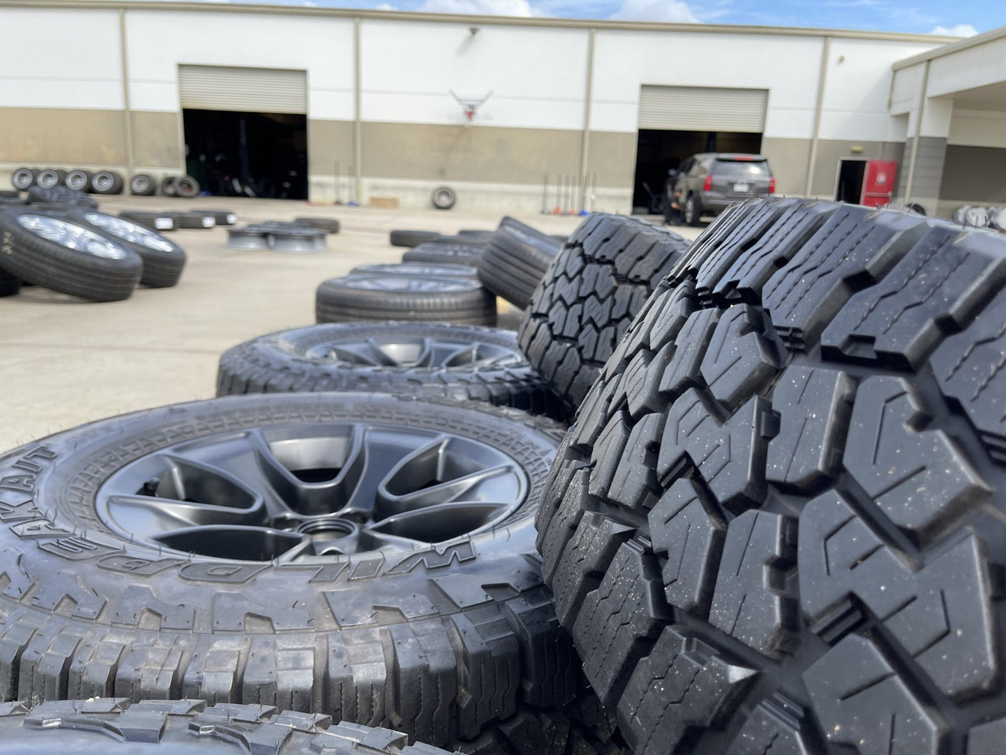 (5) 17" Jeep Wrangler Rubicon OEM 96226 wheels rims Gladiator FALKEN A/T3 NEW