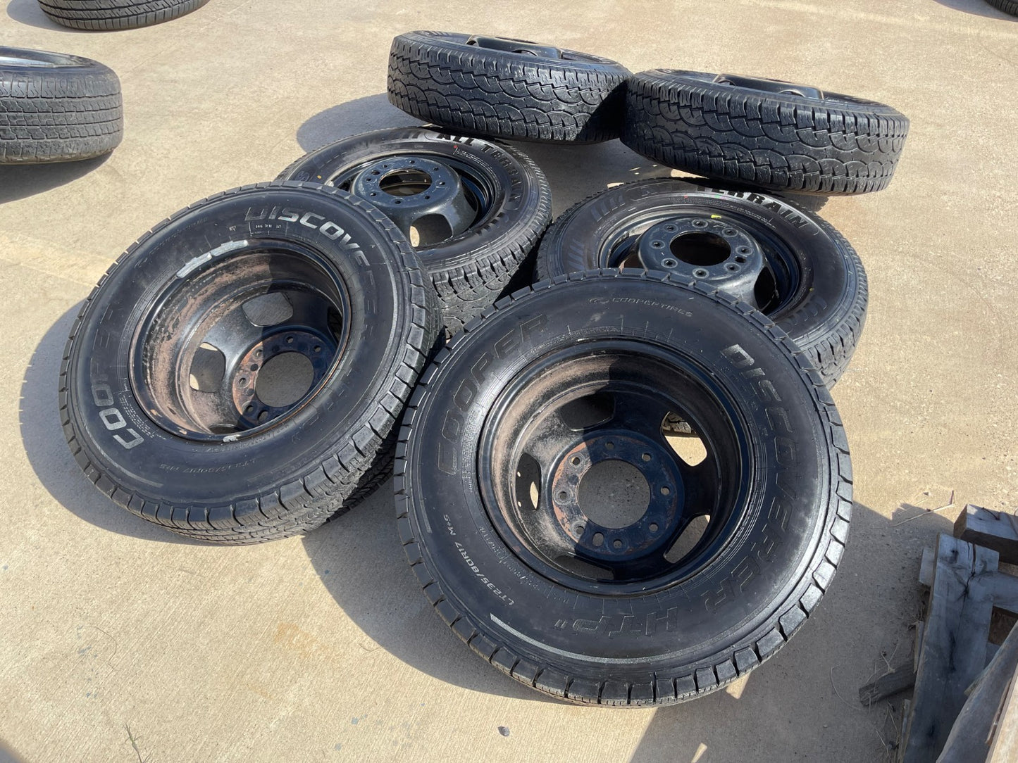 17" Dodge Ram 3500 Dually Laramie 8x200 wheels rims 2703 2704 OEM SET