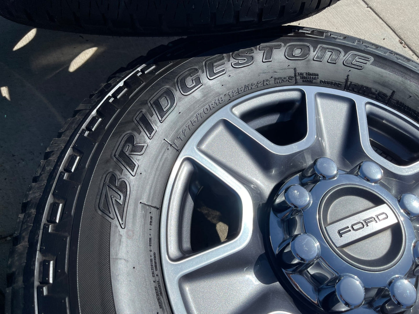 18" Ford F-250 F-350 Lariat FX-4 OEM wheels 10480 10298 tires BRIDGESTONE SET