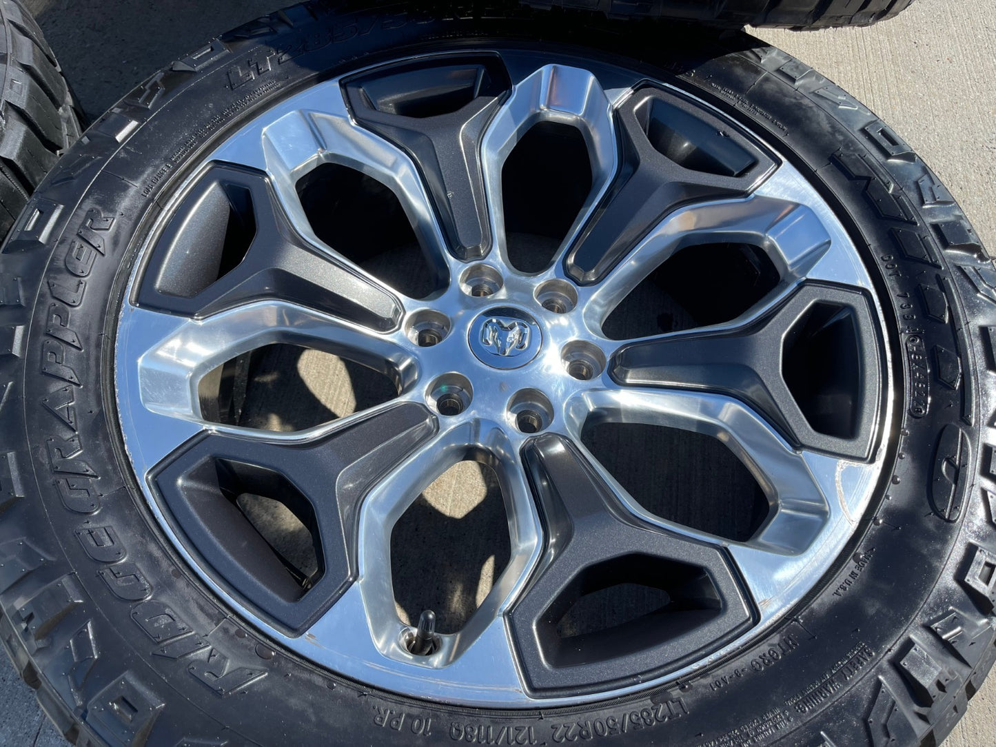 22" Dodge Ram 1500 OEM LIMITED Laramie wheels rims 2685 NITTO RIDGE GRAPPLER