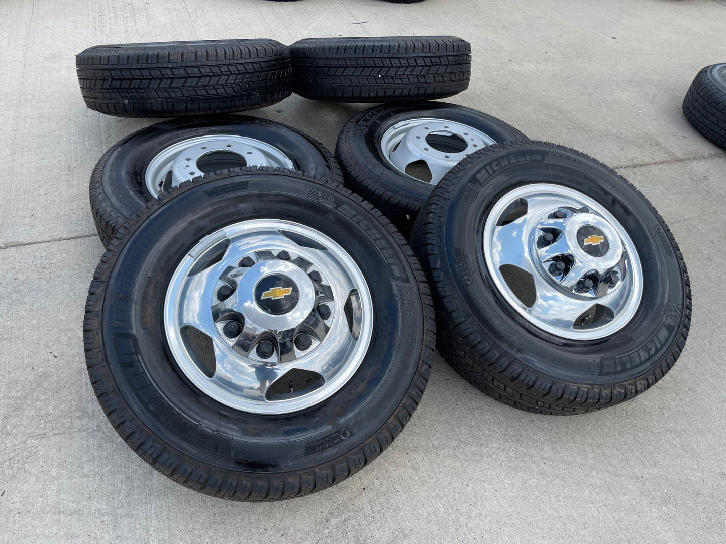 17" Chevy Silverado GMC Sierra 3500 Dually rims wheels OEM 5519 5520 NEW