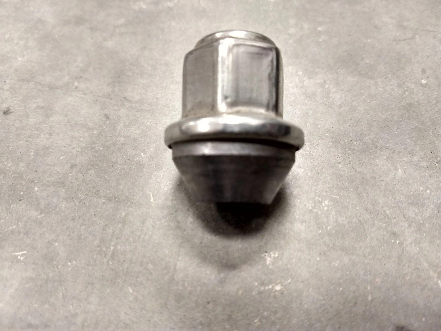 (20) 14x1.5 OEM Ford lug nuts polished Mustang OE 2015-2026