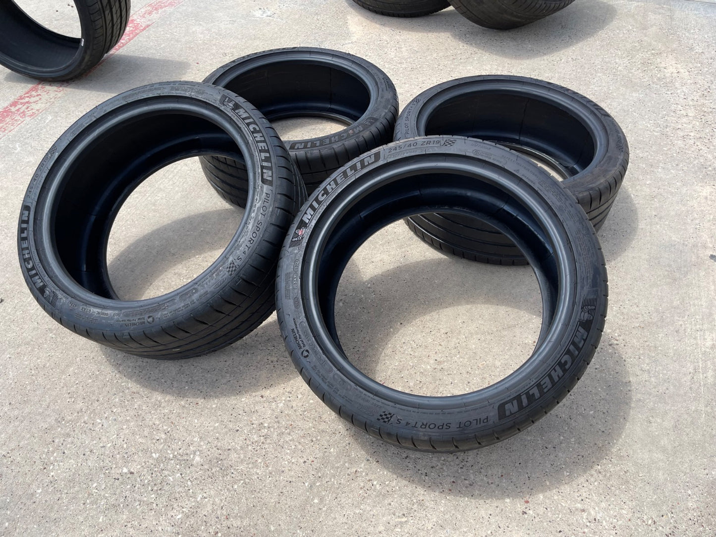 (4) 245/40/19 Michelin Pilot Sport 4S 94Y 245/40R19 tires