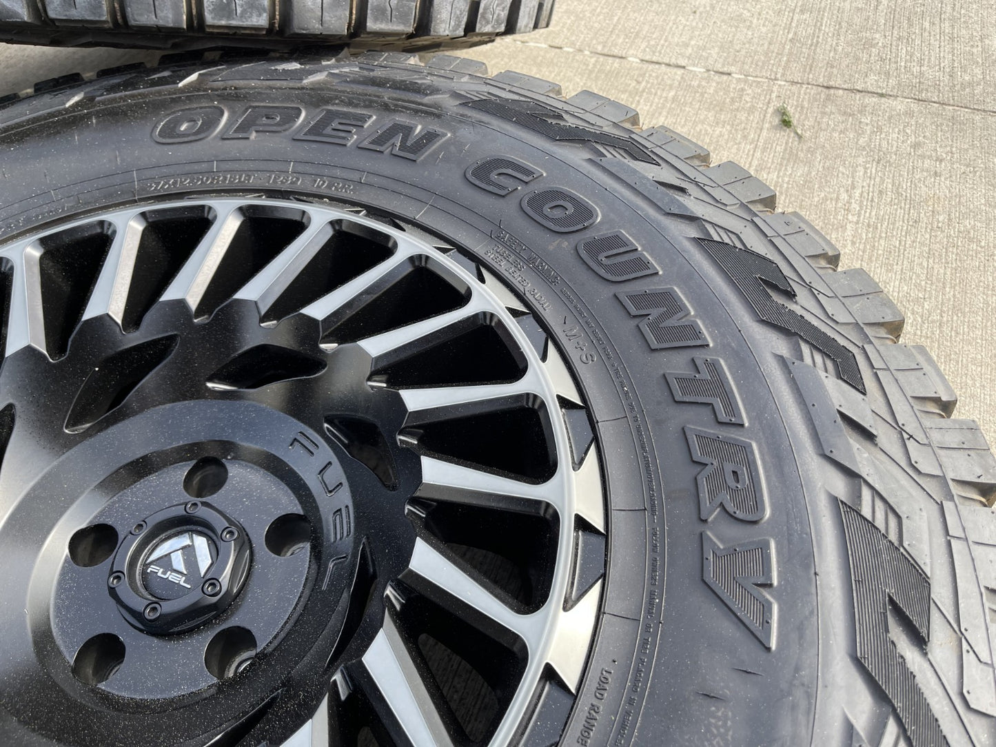 18" 18x10 Fuel CYCLONE D683 Jeep Wrangler wheels rims 5x5 5x127 TOYO R/T 37"