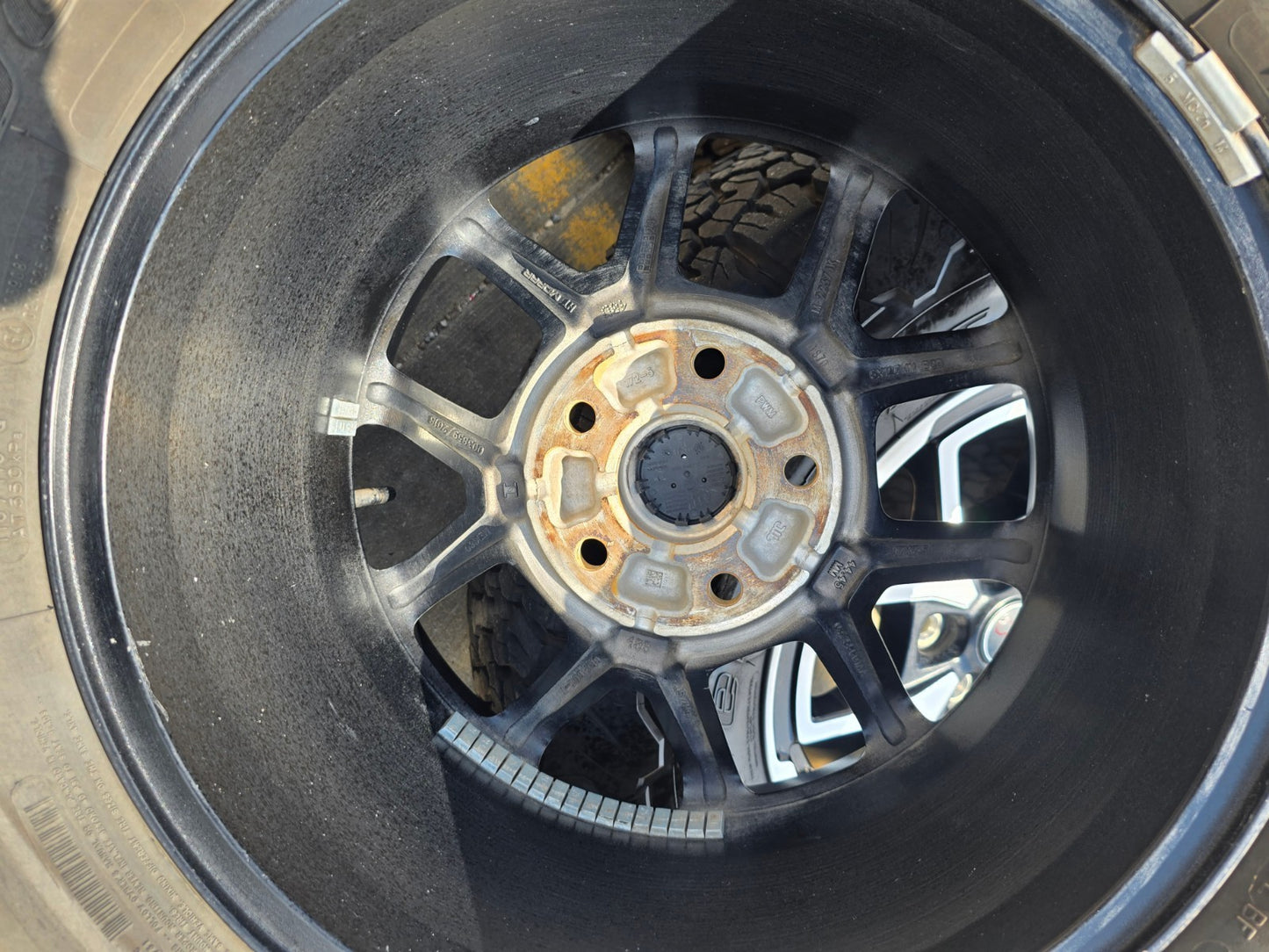 17" Jeep Wrangler Rubicon OEM 95730 9327 wheels rims Gladiator BFG KO2 A/T 33"