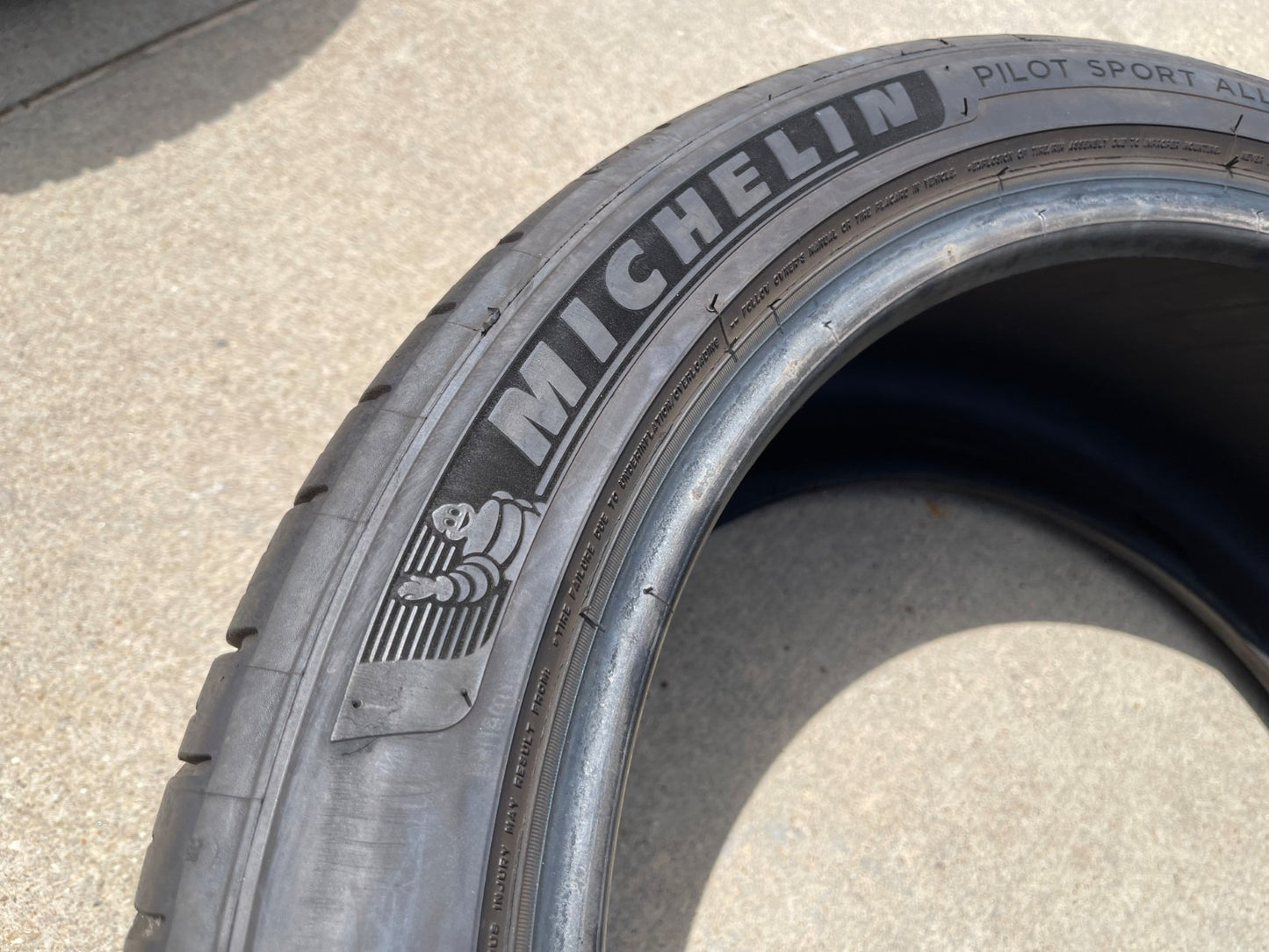 (1) 255/40/19 Michelin Pilot A/S All Season 4 100Y XL 255/40R19 tire