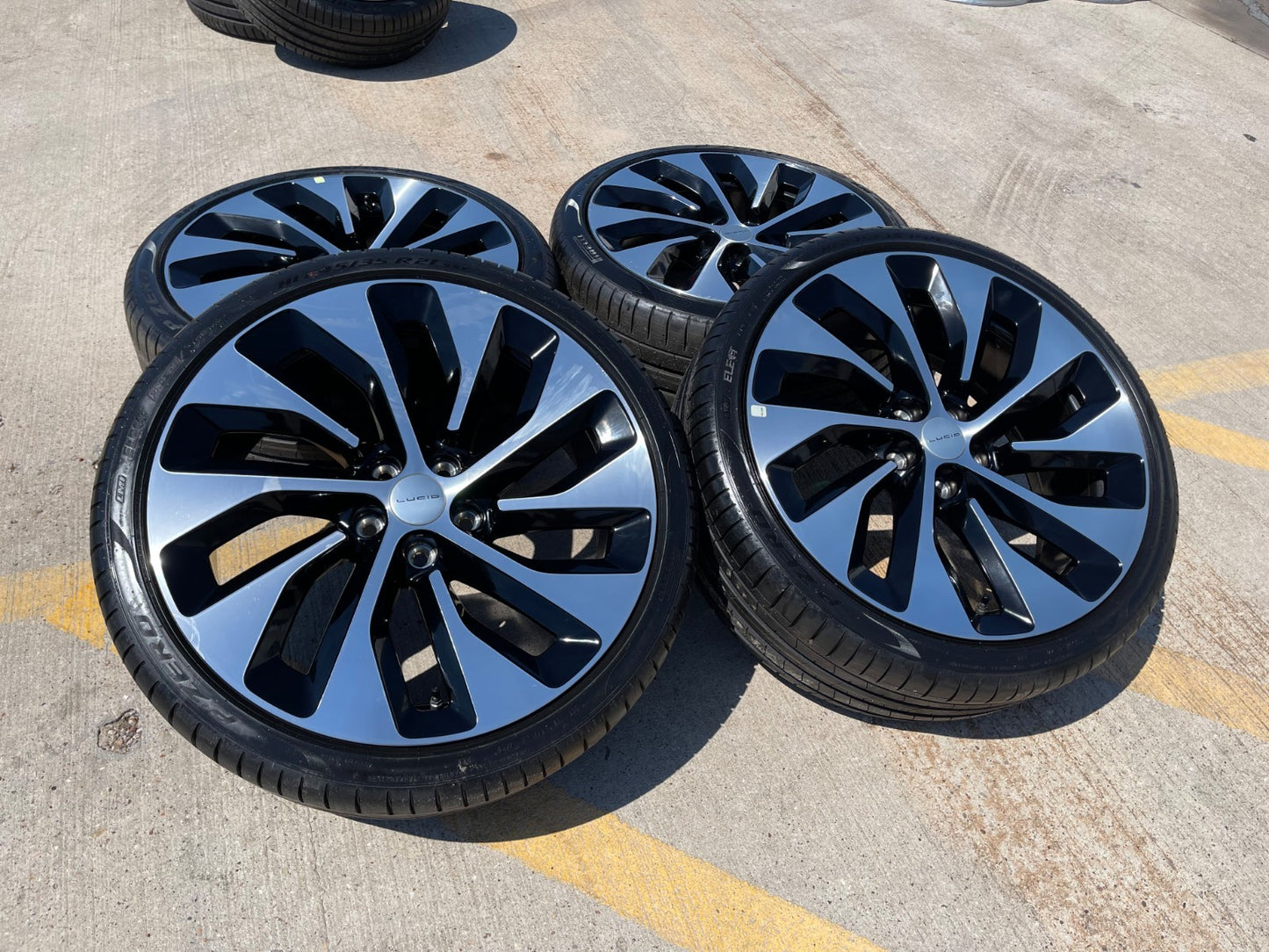 21" Lucid Air Grand Touring OEM 95542 95543 wheels rims black tires PIRELLI