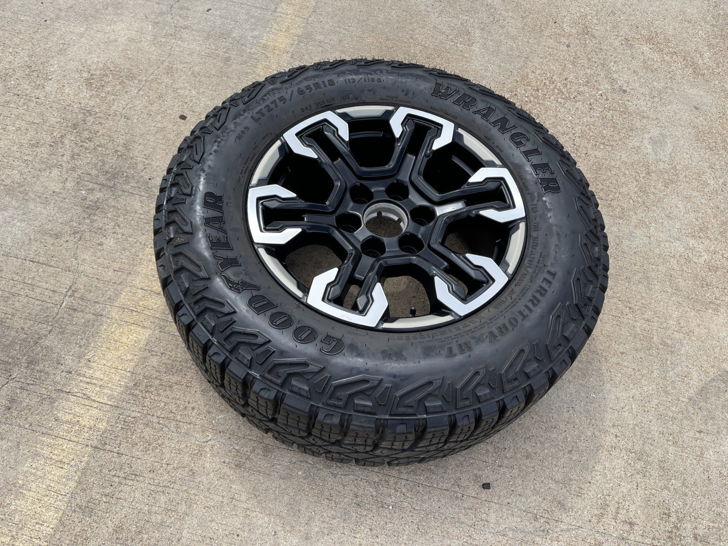 18" Chevy Silverado ZR2 Tahoe TRAIL BOSS Sierra OEM 95415 wheel rim GOODYEAR