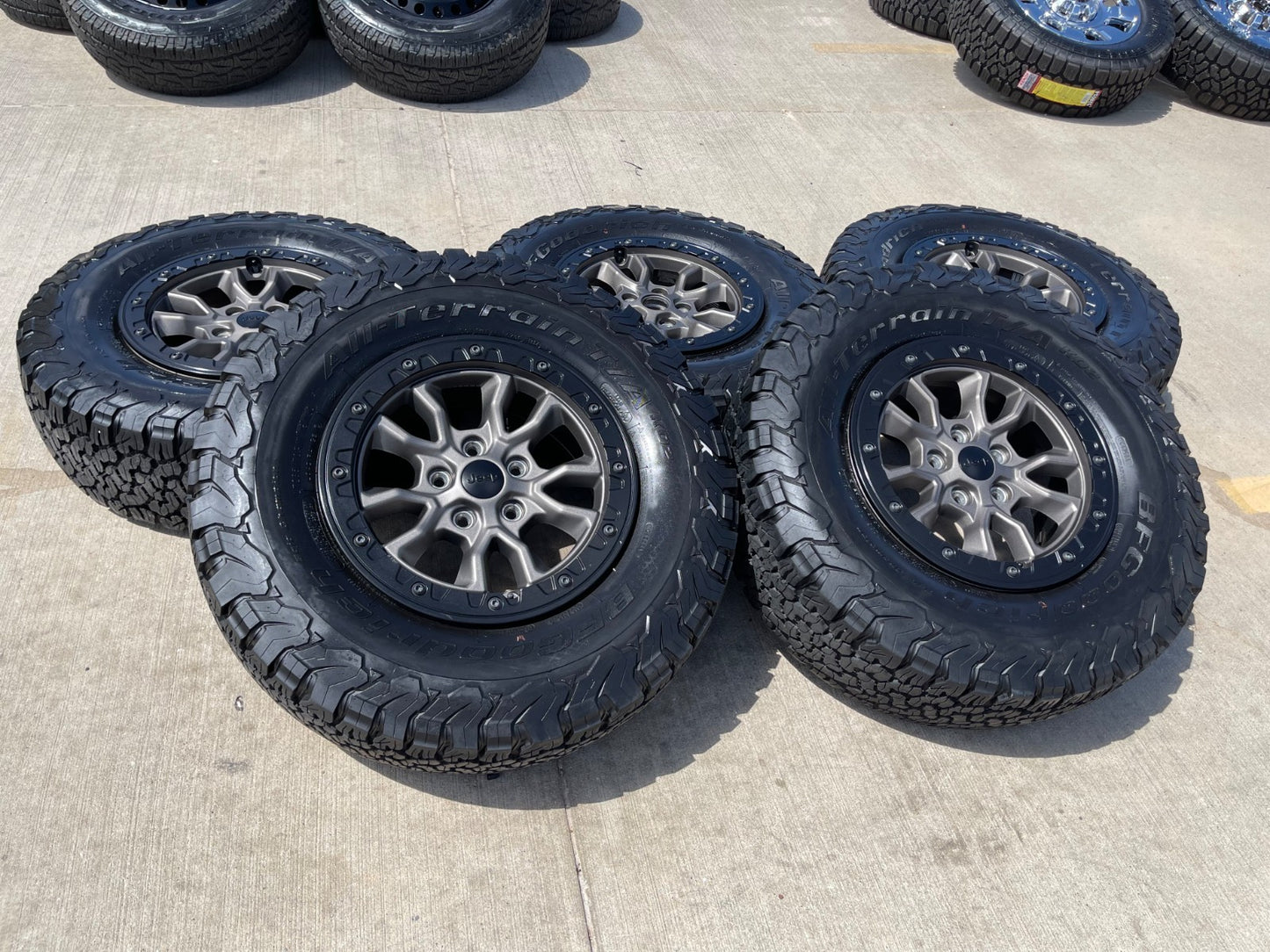 (5) 17" Jeep Wrangler 392 Gladiator OEM 9304 95240 BEADLOCK wheels rims