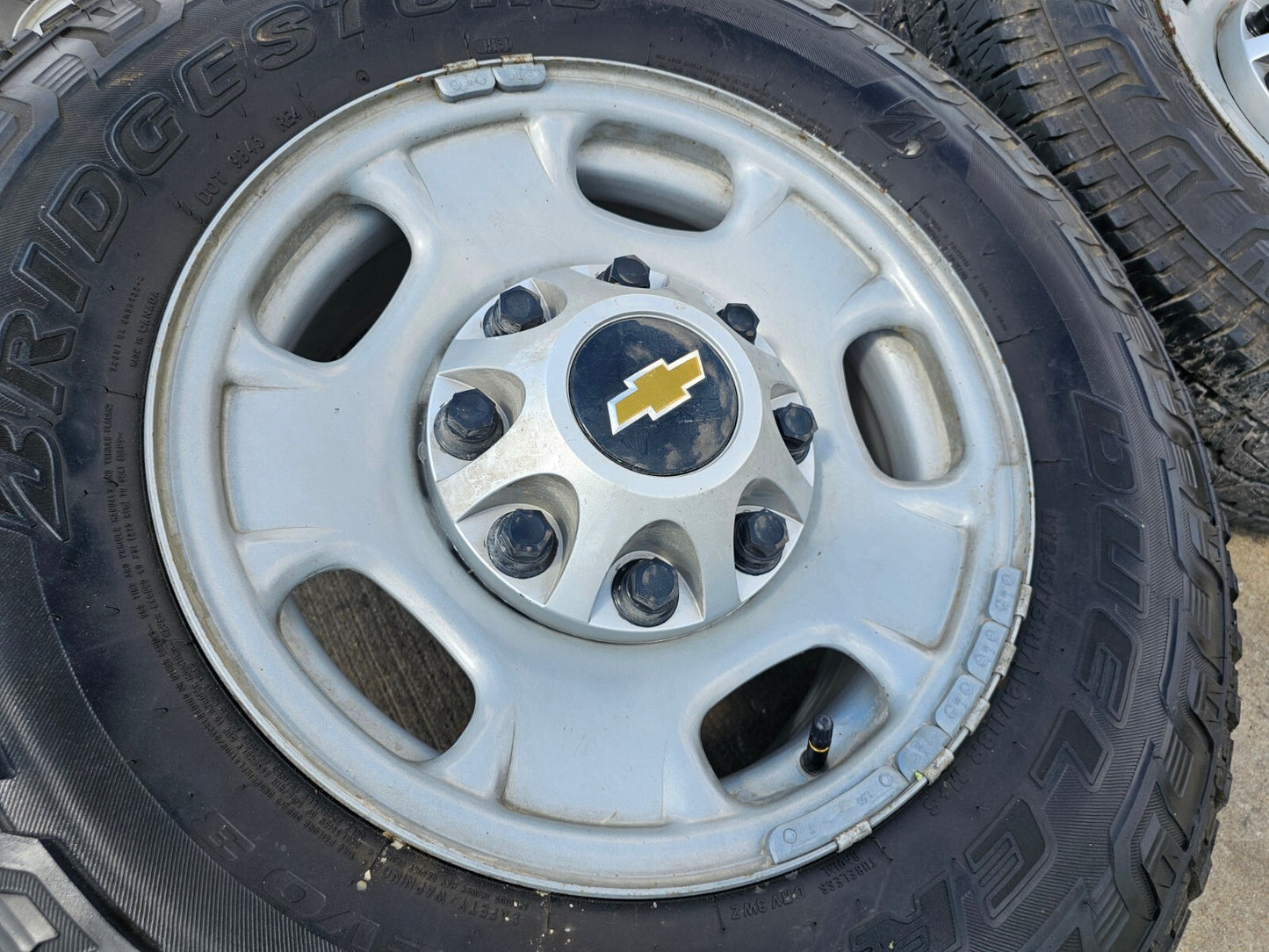 17" Chevy Silverado GMC Sierra 2500 OEM 8095 wheels rims DUELER Revo 3 A/T
