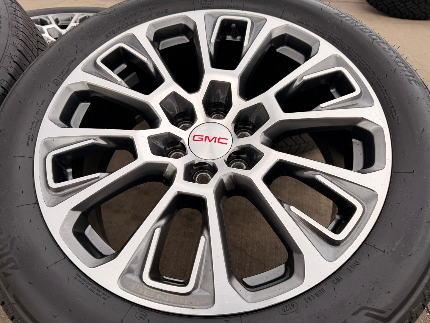 22" GMC Yukon Sierra DENALI OEM wheels rims Tahoe tires 2024 2025 2026 NEW