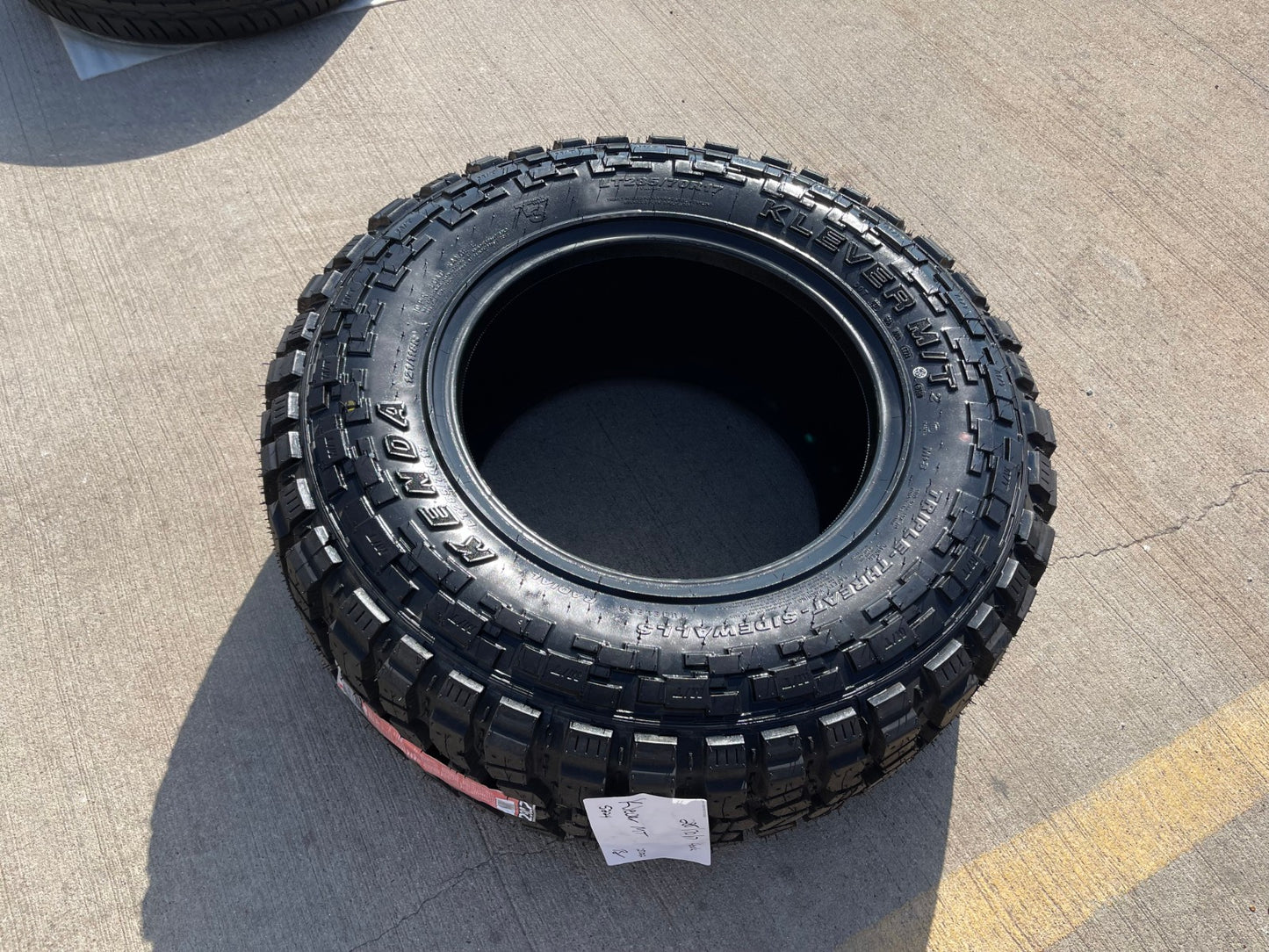285/70/17 Kenda Kenda Klever M/T2 125 / R 10 PLY Load Range E tire NEW