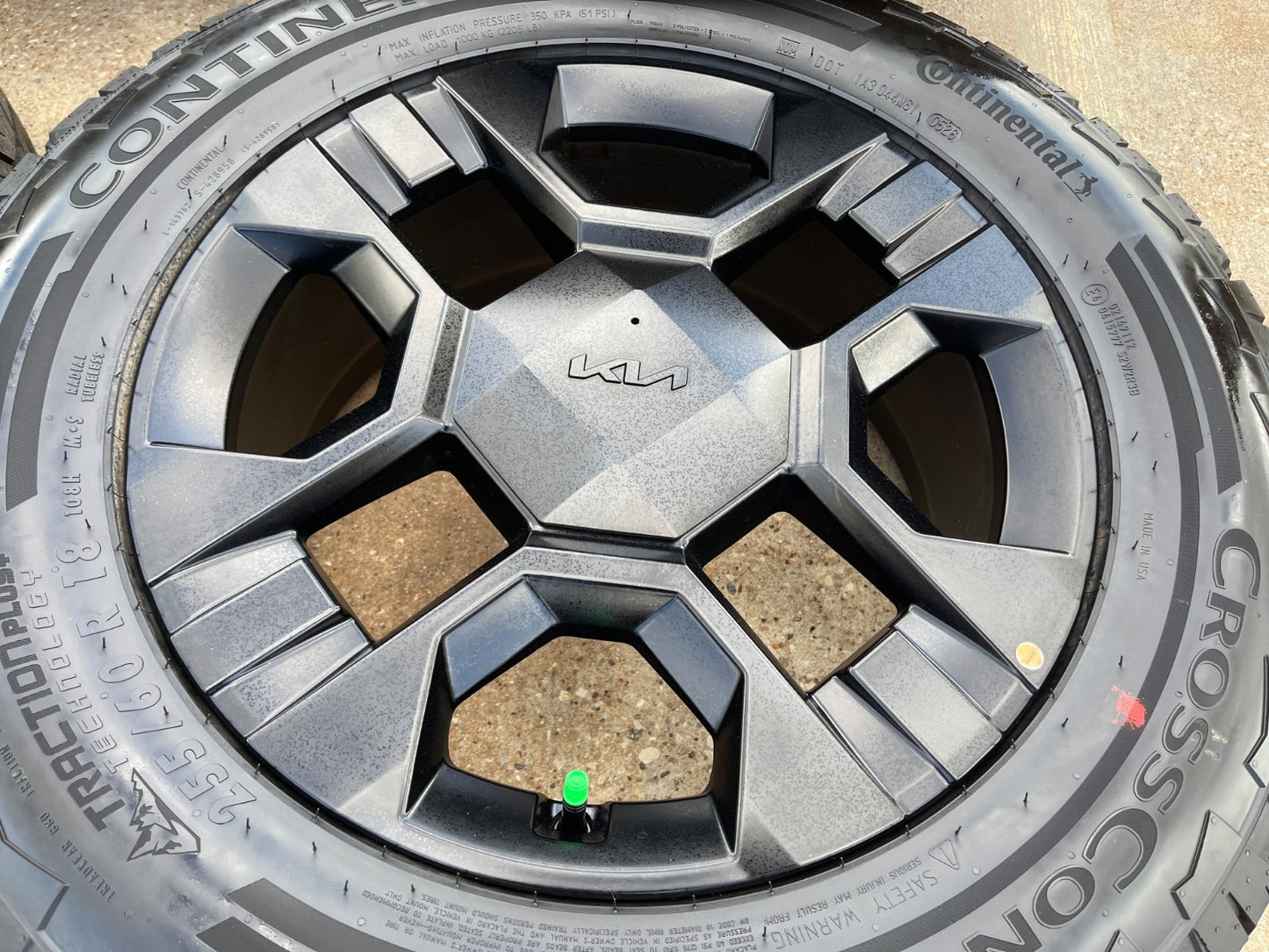 18" Kia Telluride X-PRO OEM wheels rims Sorento Sedona CONTINENTAL 2026 2027 NEW