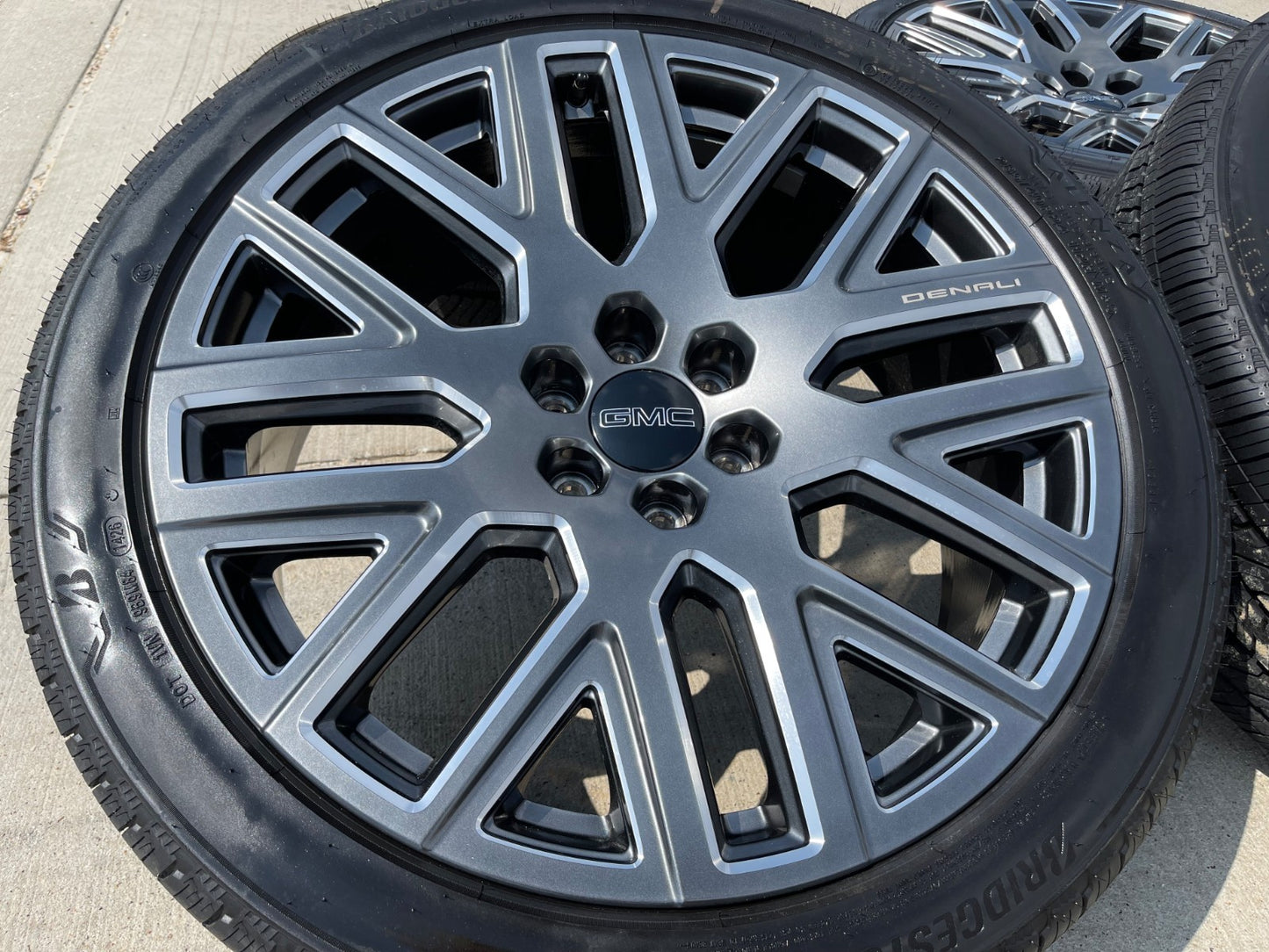 24" GMC Yukon Sierra DENALI OEM wheels rims BRIDGESTONE 2024 2025 2026 2027 NEW