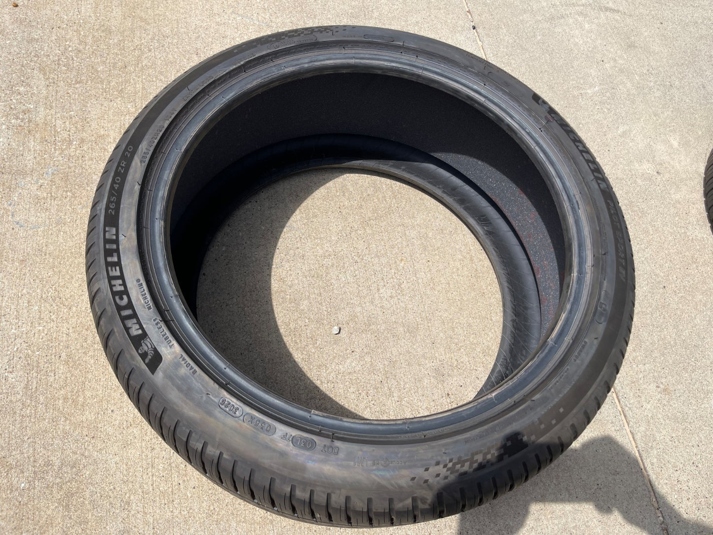 (1) 265/40/20 Michelin Pilot Sport EV 104Y XL 265/40R20 tire
