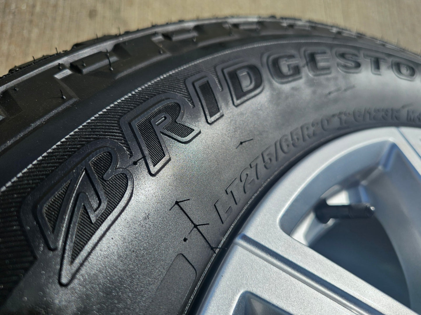 20" GMC Sierra AT4 2500 3500 OEM wheels rims 5950 Silverado BRIDGESTONE DUELER
