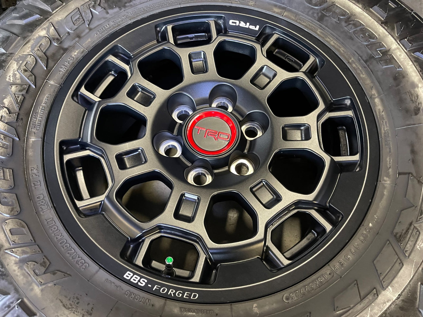 18" Toyota Tundra TRD BBS FORGED OEM black 95458 wheels rims Sequoia NITRO 35"