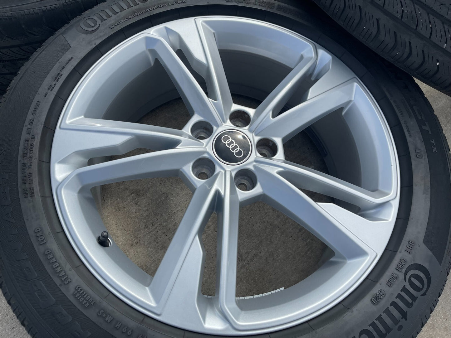 19" Audi Q8 OEM wheels rims tires 59120 Q7 RS S VW Atlas